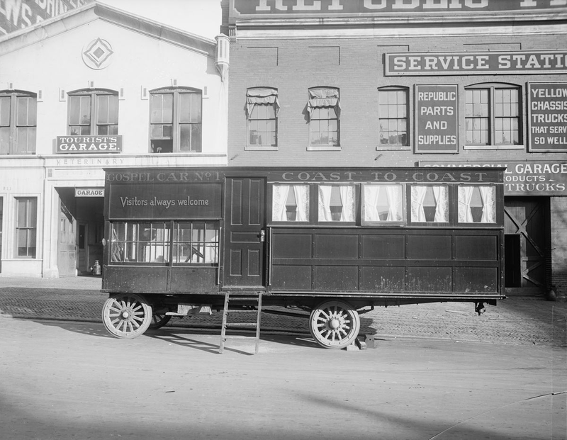 Illustration for article titled Crazy Wooden Homes on Wheels Are Ripped Out of Victorian Dreams